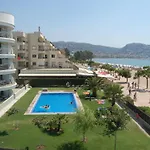 Appartement En Roses: Primera Linea De Mar, Piscina, Aire Acondicionado, Parking - Es-228-87