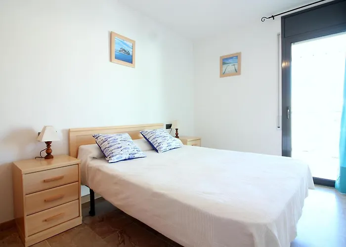 En Roses: Primera Linea De Mar, Piscina, Aire Acondicionado, Parking - Es-228-87 Apartament *
